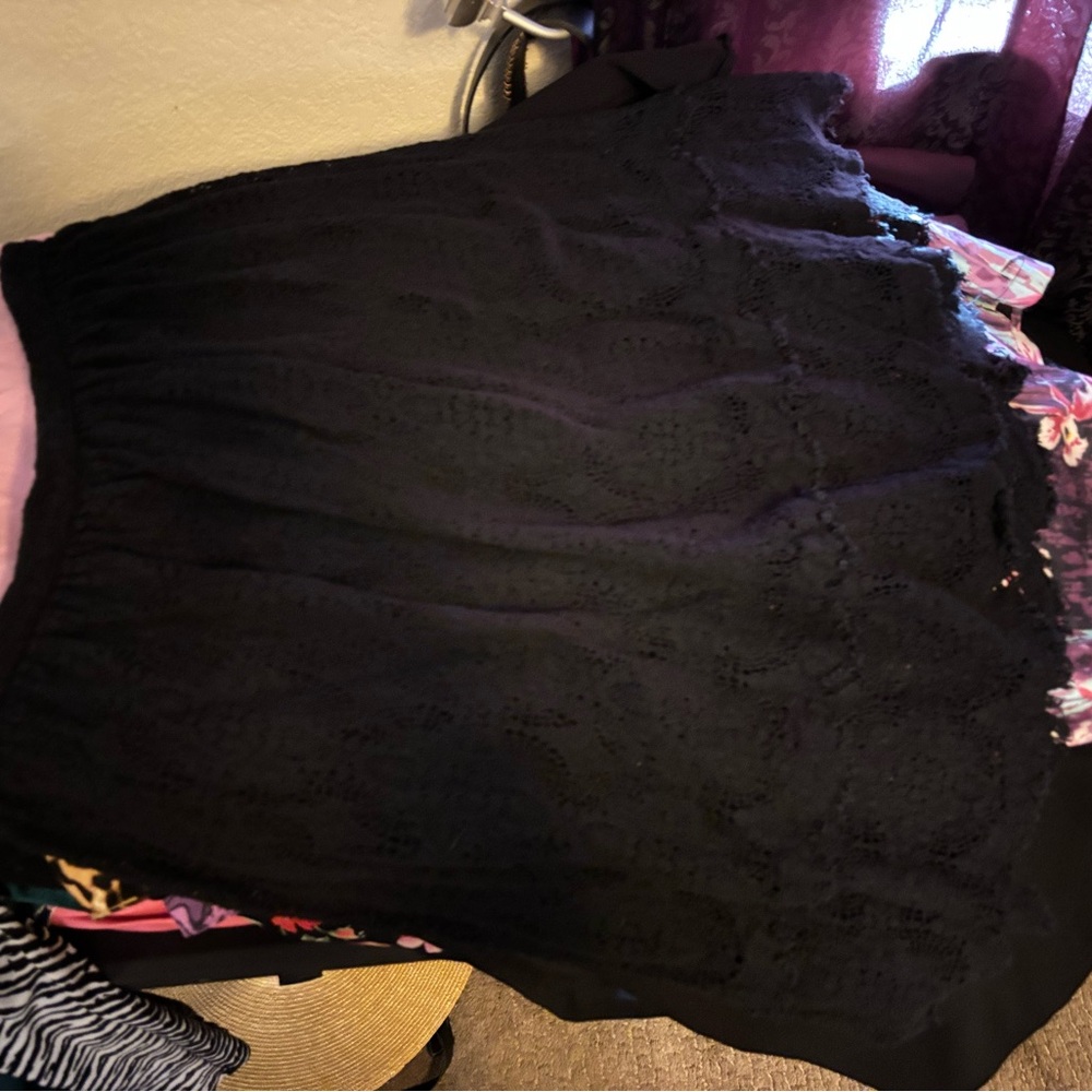 Chic Black French Lace Skirt - Picture 3 of 3